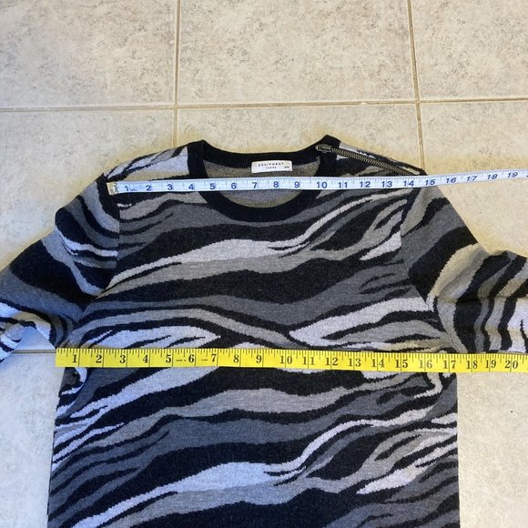 Equipment Femme Ondine Zebra 100% Wool Abstract Striped Sweater - Picture 7 of 8